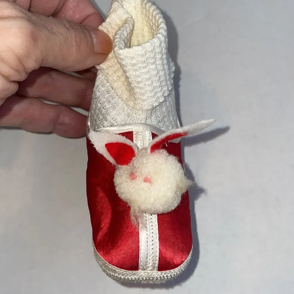 Vtg white & red satin sock slippers with pompom bunny on‎ toe for baby